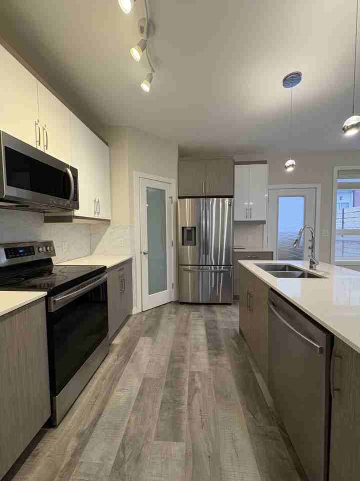 1485 Ravelston Ave W - Photo 3 of 14