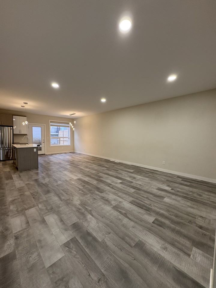 1485 Ravelston Ave W - Photo 5 of 14
