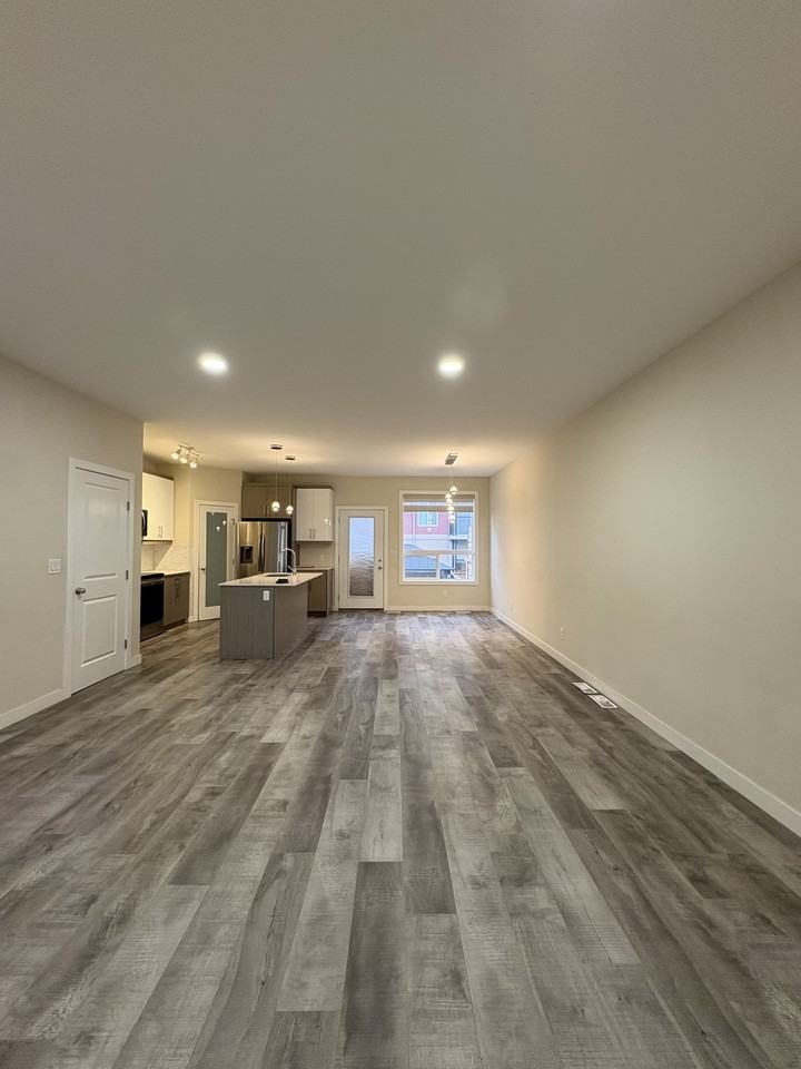 1485 Ravelston Ave W - Photo 6 of 14