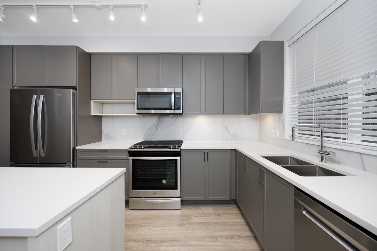 9000 161A Street - Photo 2 of 24