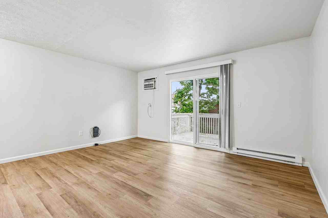 Newly Renovated Apartments - Photo 4 of 9