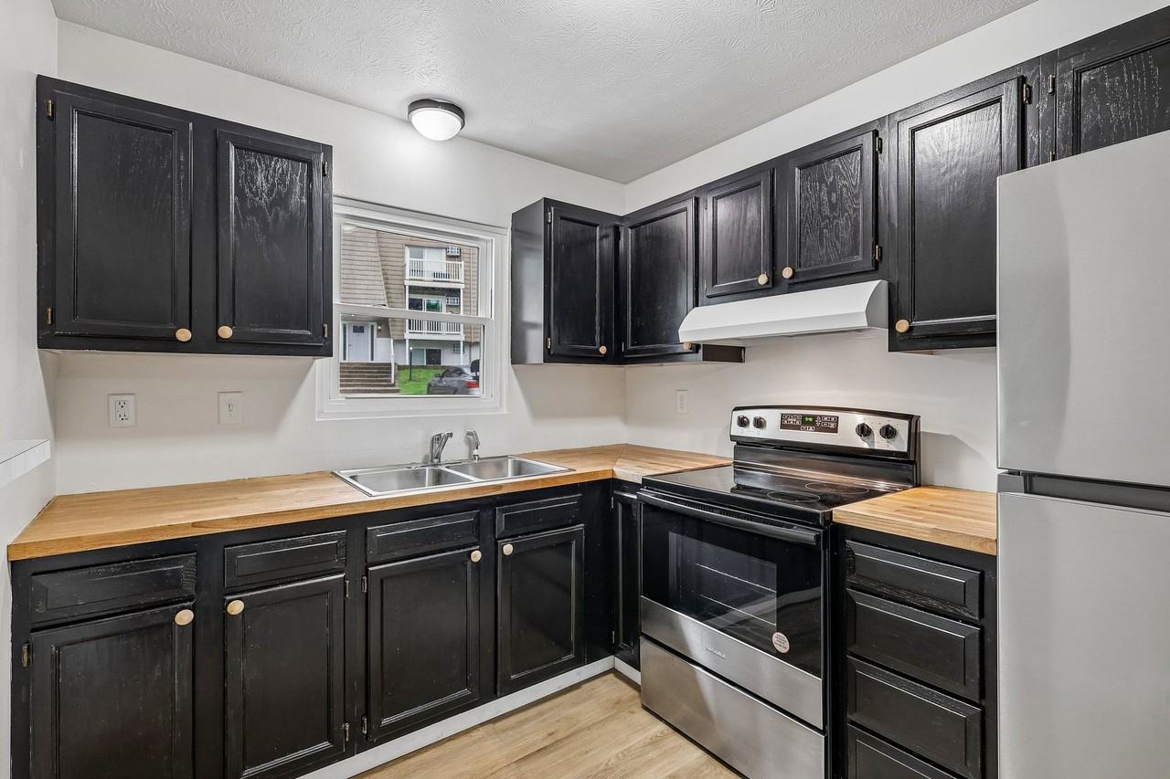 Newly Renovated Apartments - Photo 5 of 9