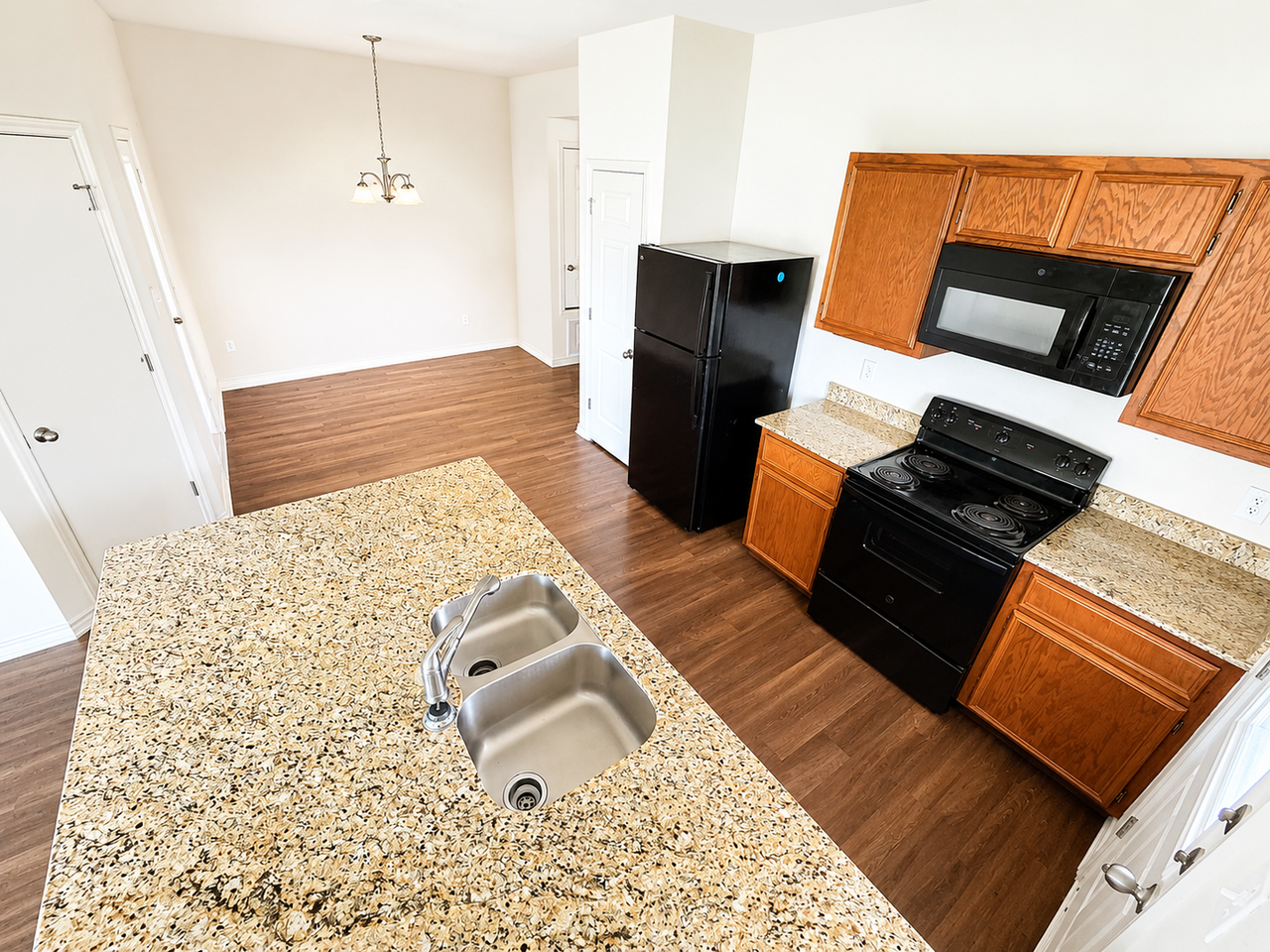 3109 Ochiltree Dr #B - Photo 7 of 14
