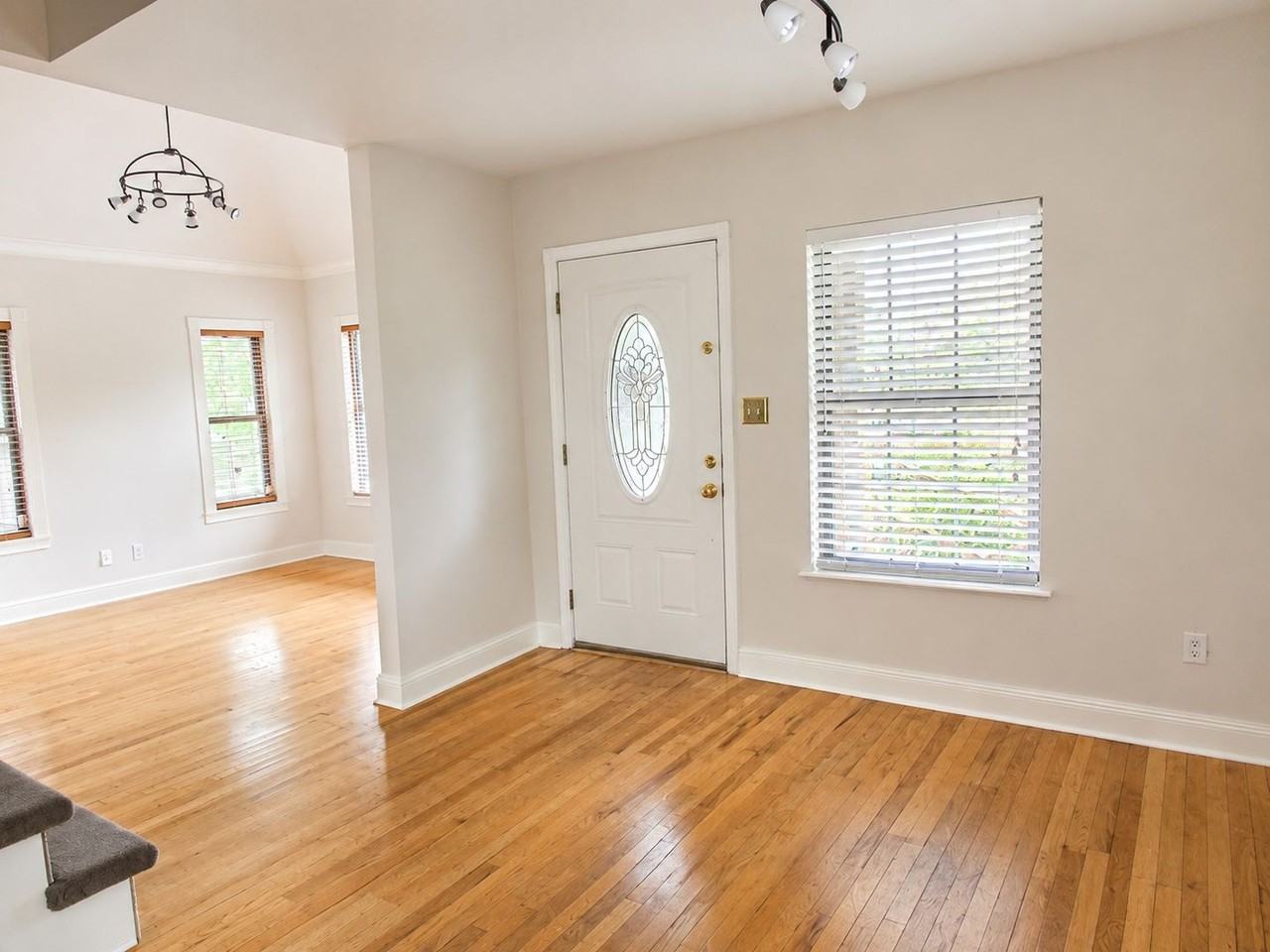1410 W 51st St - Photo 3 of 22