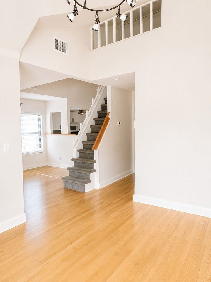 1410 W 51st St - Photo 5 of 22
