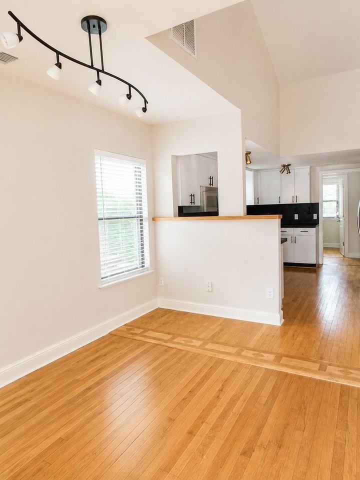 1410 W 51st St - Photo 6 of 22