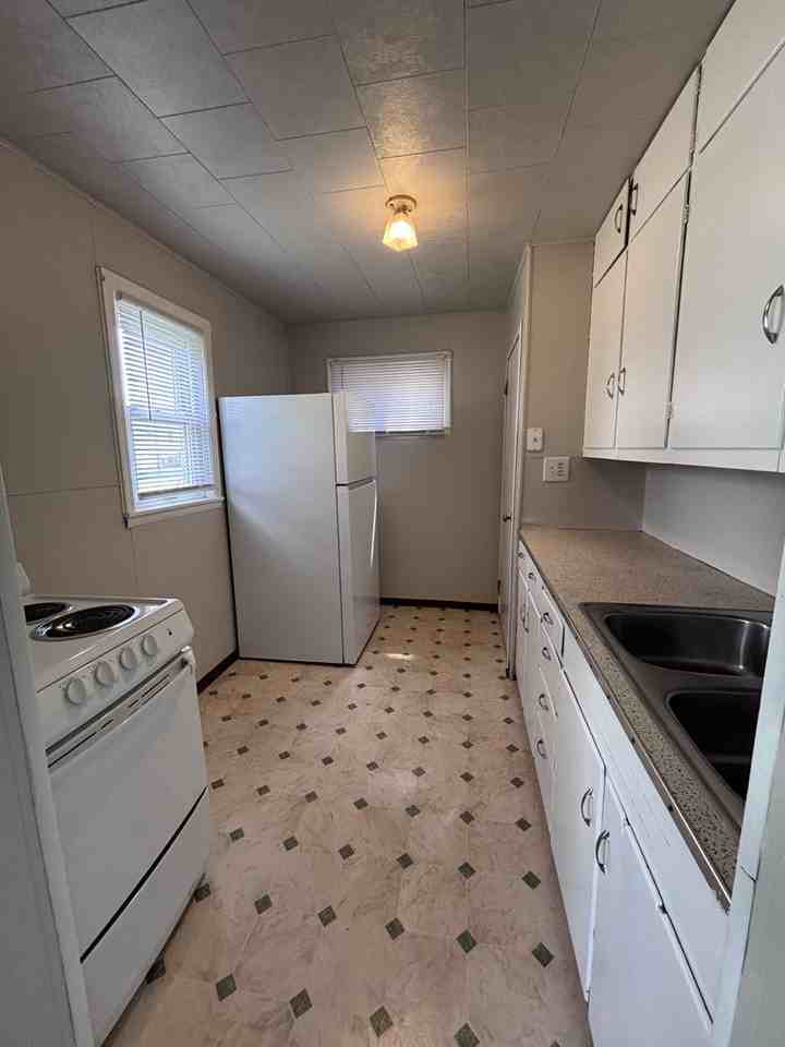 1120 6th Ave Ne - Photo 4 of 6