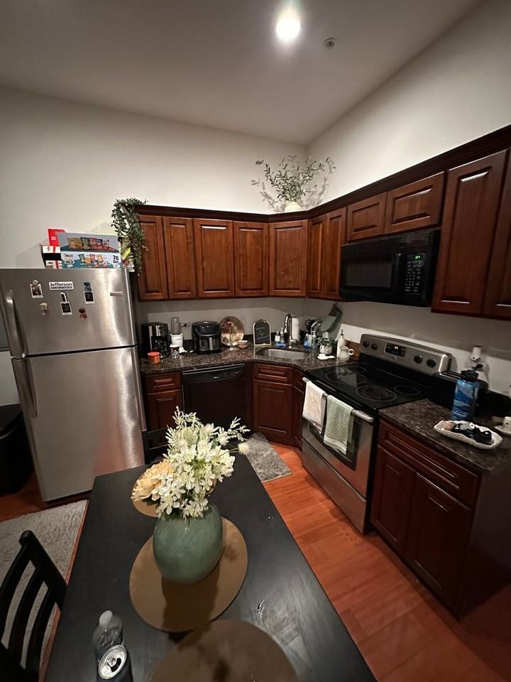 1204 Chestnut St - Photo 2 of 5