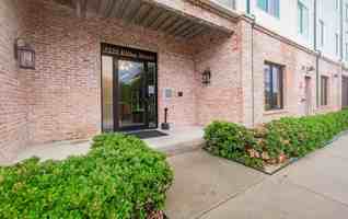 featured image of 3221 Elihu St
