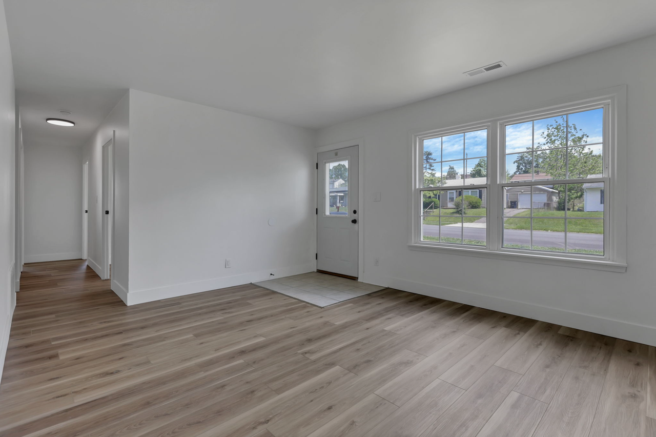 461 Shoshone Dr #1 - Photo 3 of 17