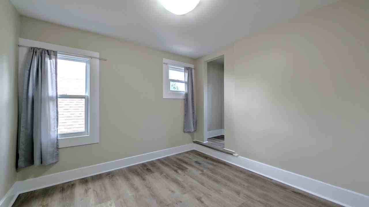 1580 Dufferin Pl Uppr - Photo 3 of 7