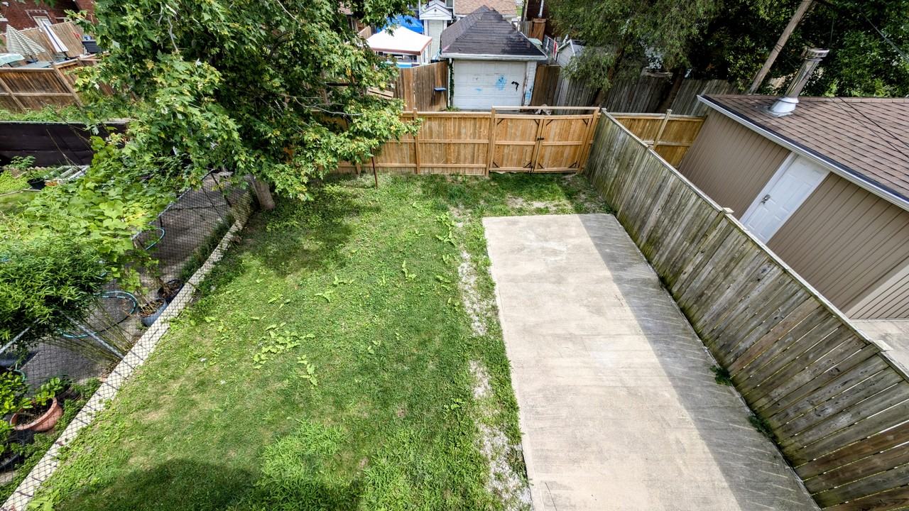 1580 Dufferin Pl Uppr - Photo 6 of 7