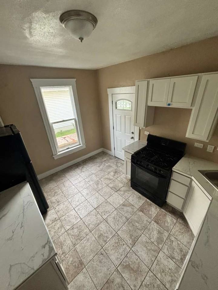 2289 E 93rd St #1 - Photo 5 of 13