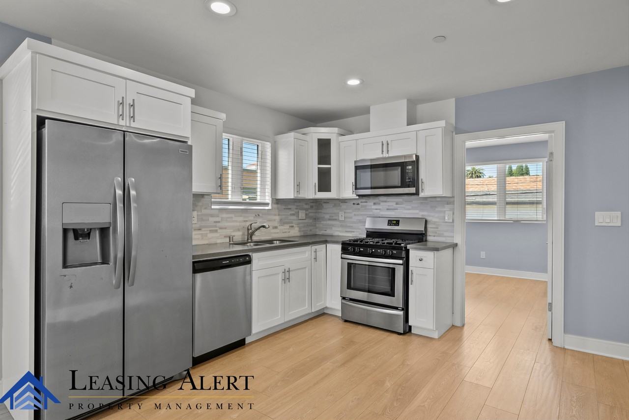 1959 N Vista Del Mar Ave #1 - Photo 5 of 17