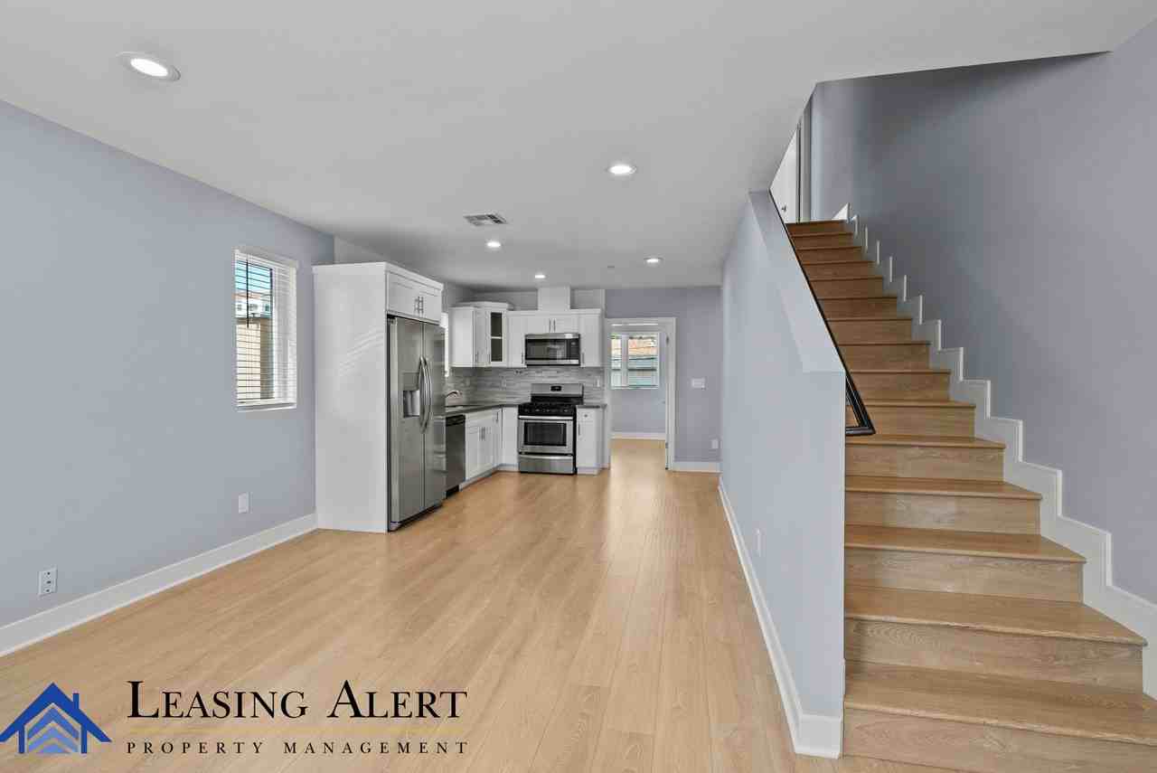 1959 N Vista Del Mar Ave #1 - Photo 7 of 17