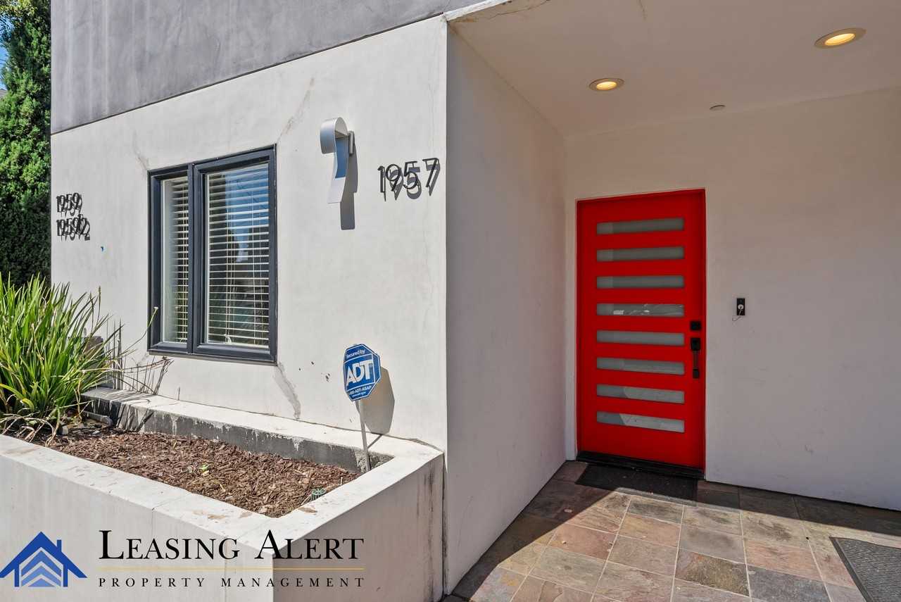 1957 N Vista Del Mar Ave #1 - Photo 3 of 22