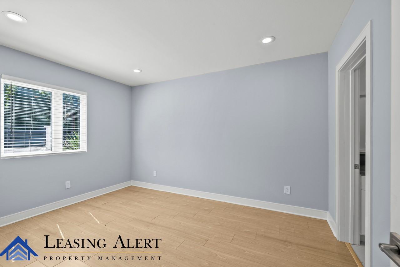 1957 N Vista Del Mar Ave #1 - Photo 5 of 22