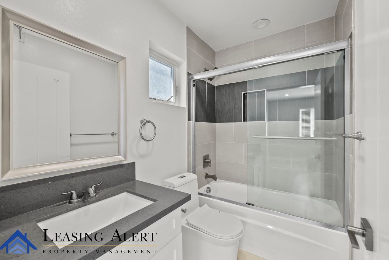 1957 N Vista Del Mar Ave #1 - Photo 7 of 22