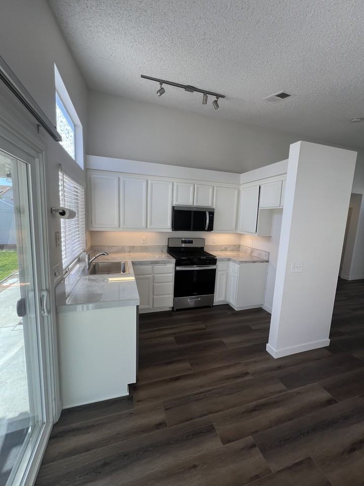 30202 Cupeno Ln #30202 - Photo 5 of 16