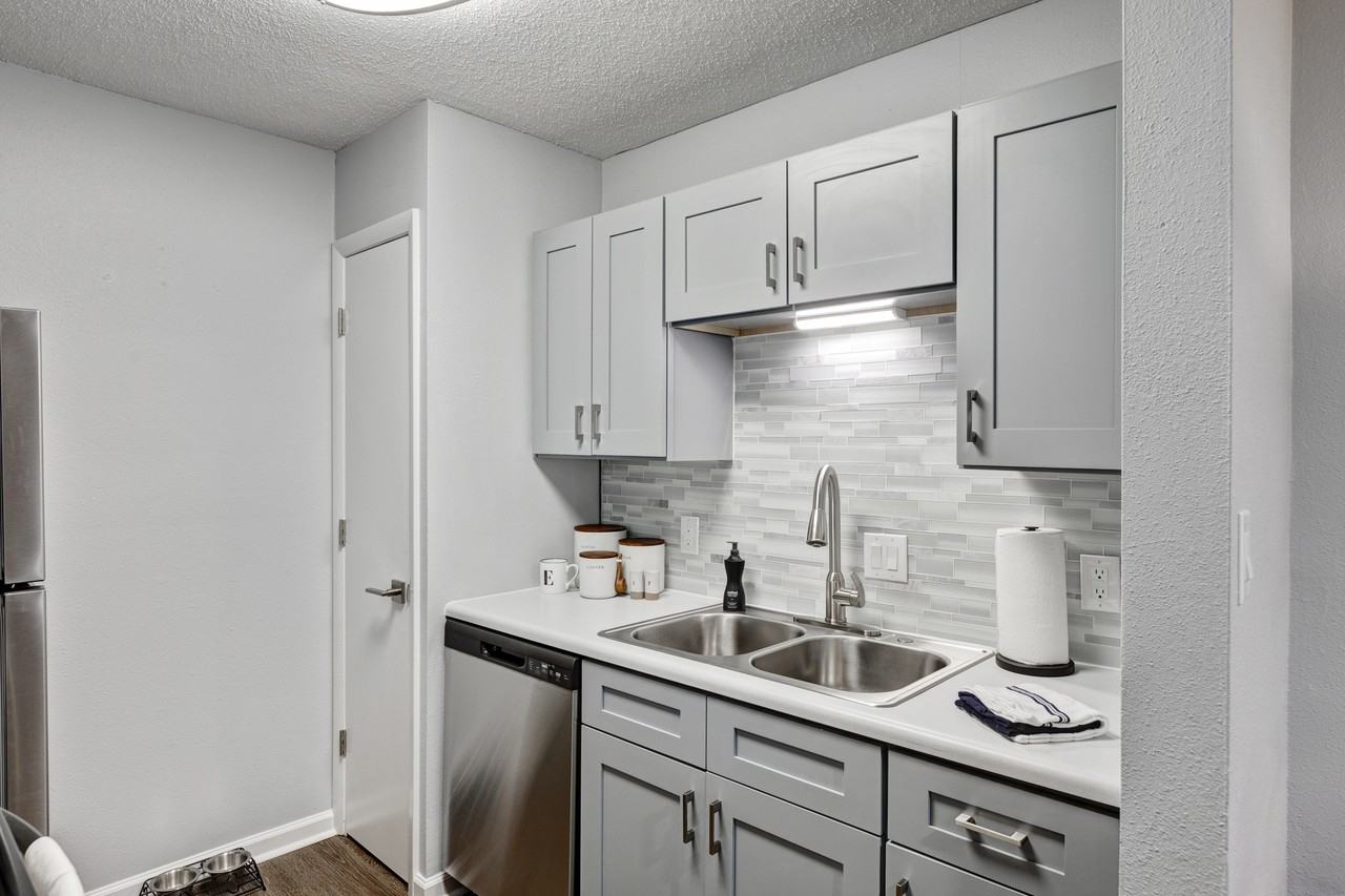3205 E Olive RoadUnit 3-038 #3-038 - Photo 6 of 30