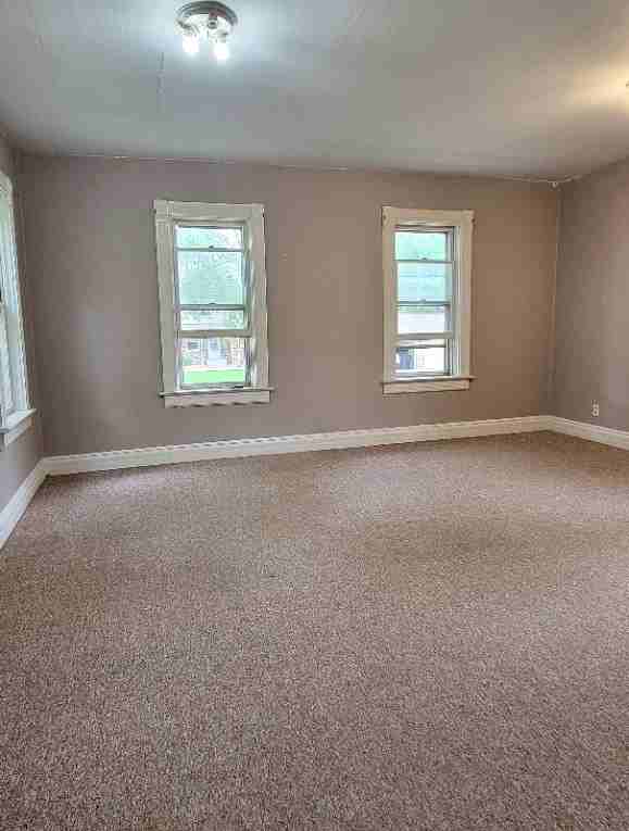 315 1/2 S 5th Ave #2 - Photo 4 of 12
