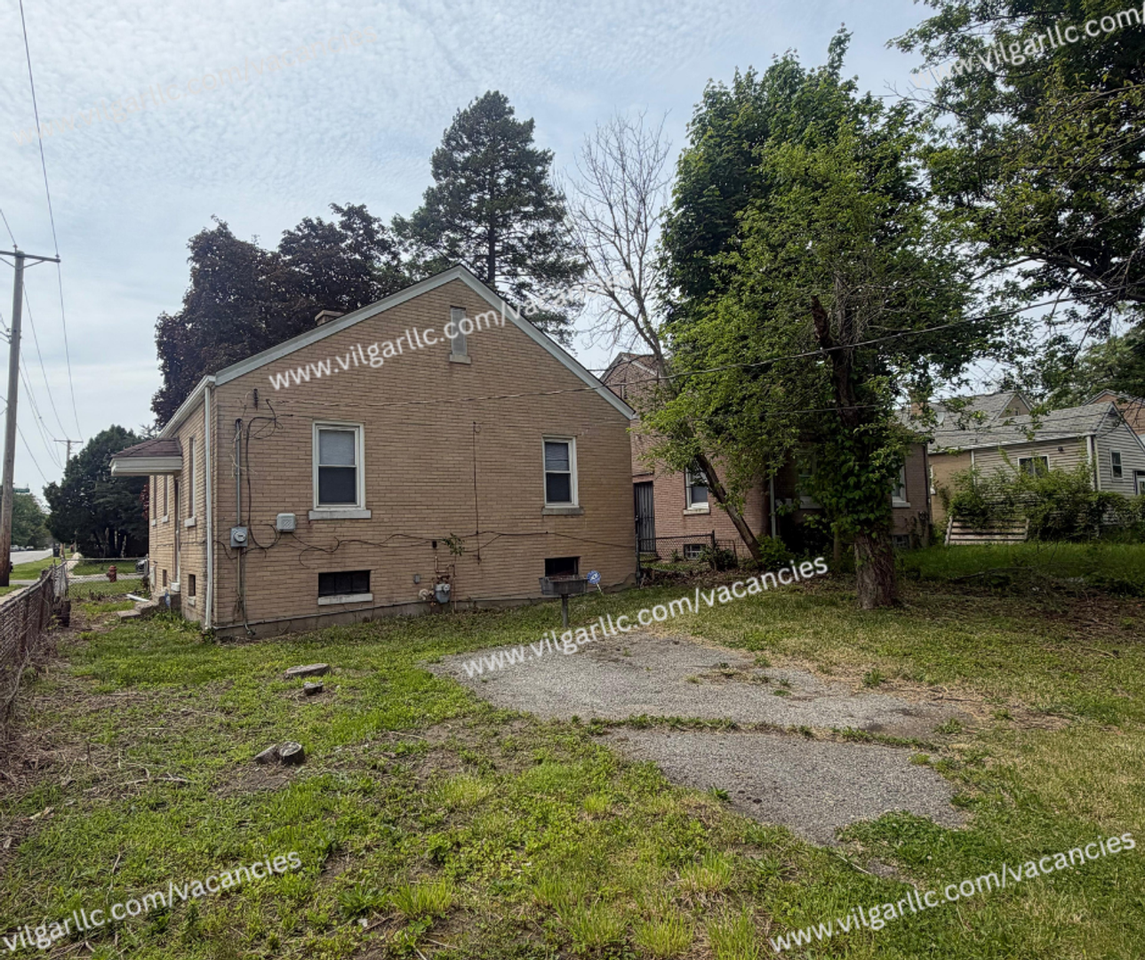 4295 Ohio St - Photo 3 of 24