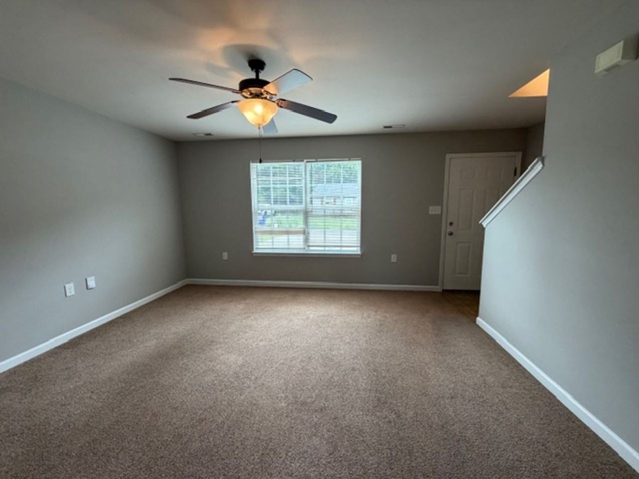1299 Pond St Se - Photo 3 of 11