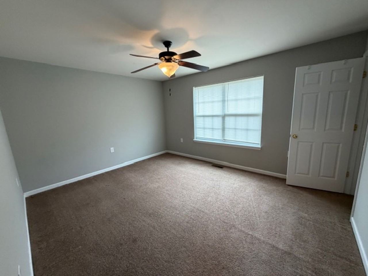 1299 Pond St Se - Photo 6 of 11