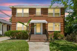 *** TWO WEEKS FREE*** Charming 1BR Near San Marco – Great Location! - Photo 1 of 1