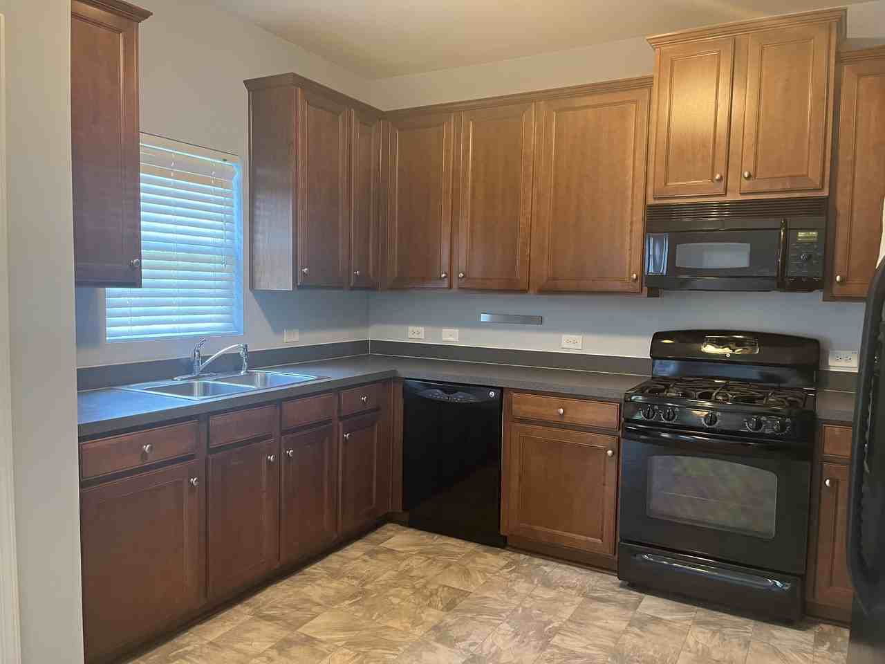292 Mayfield Dr #1 - Photo 4 of 10
