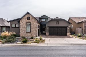 featured image of 2094 Two Wood Dr #1