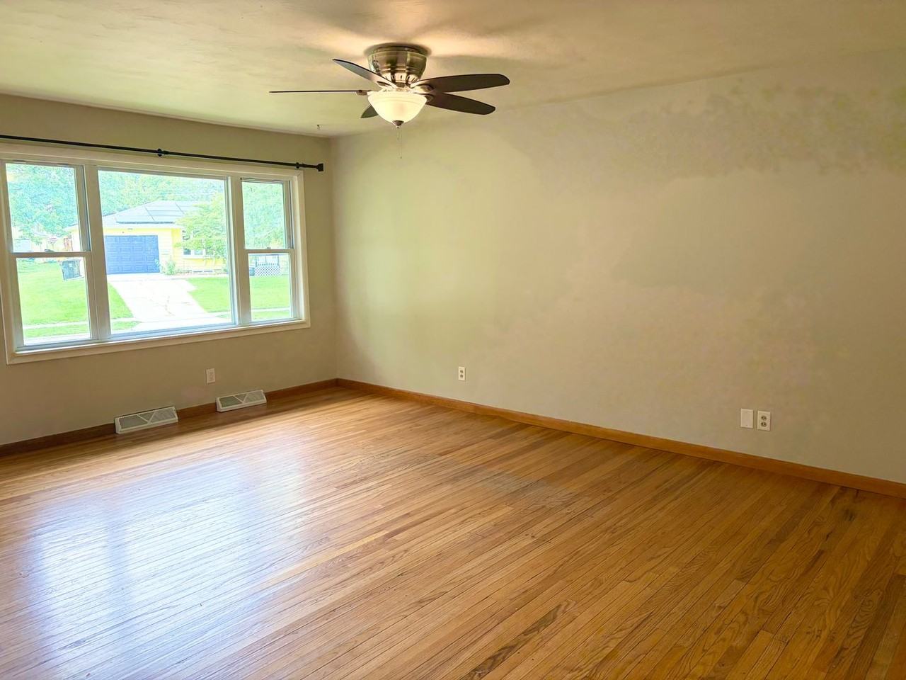 801 Sheridan Rd - Photo 2 of 18