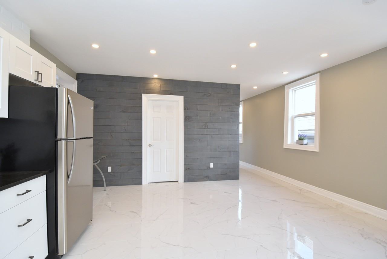 76 Burlington St E #2UPPER - Photo 3 of 19