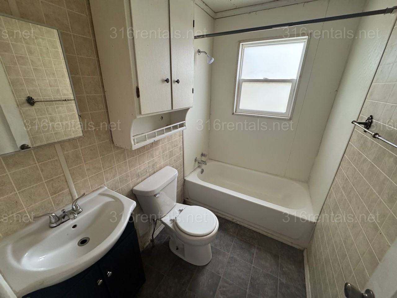 304 Se 5th St - Photo 5 of 9