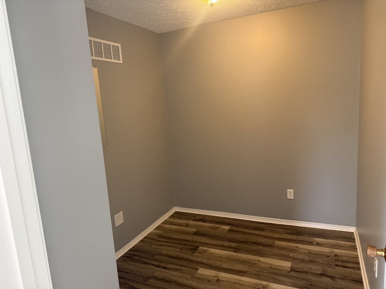 7237 New Glendale Rd #1 - Photo 5 of 5