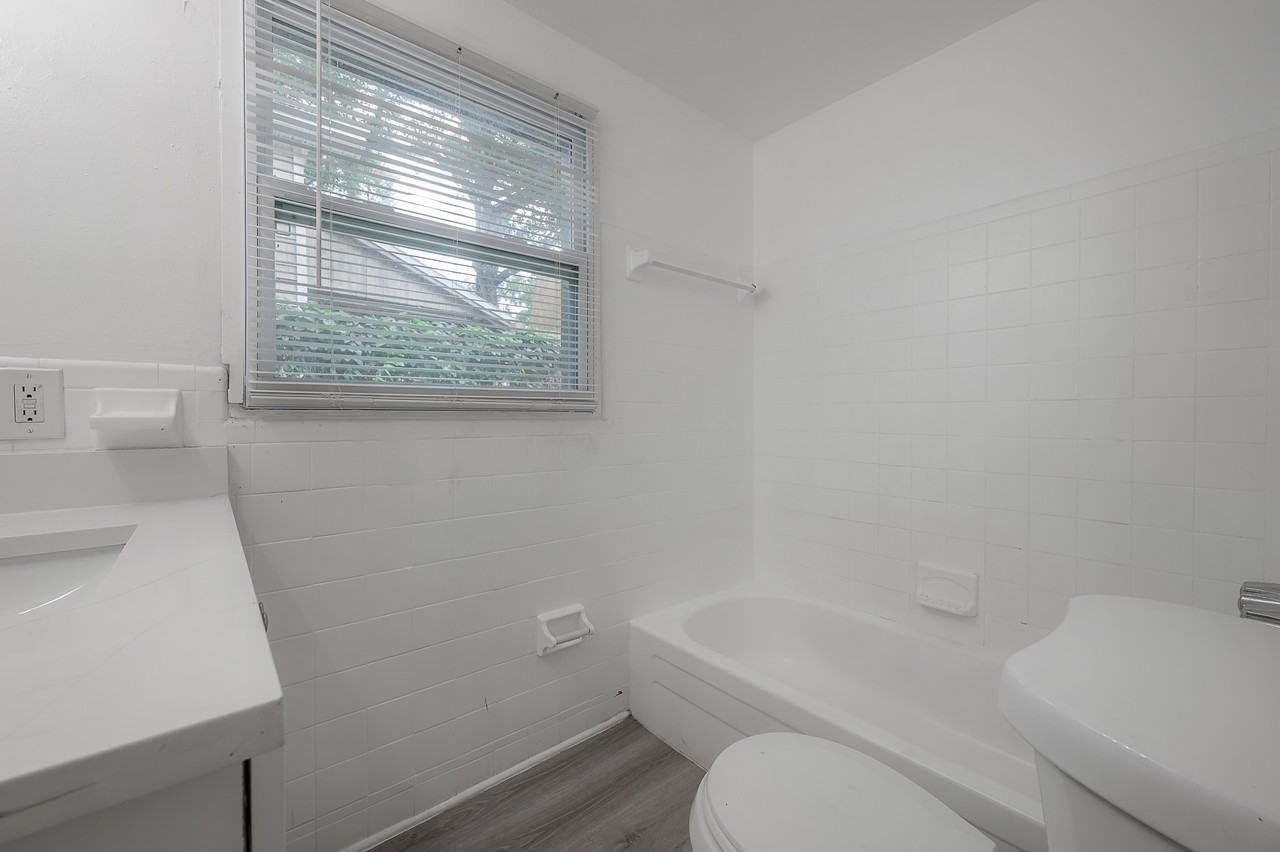 4017 N Seminole Ave #1 - Photo 7 of 11