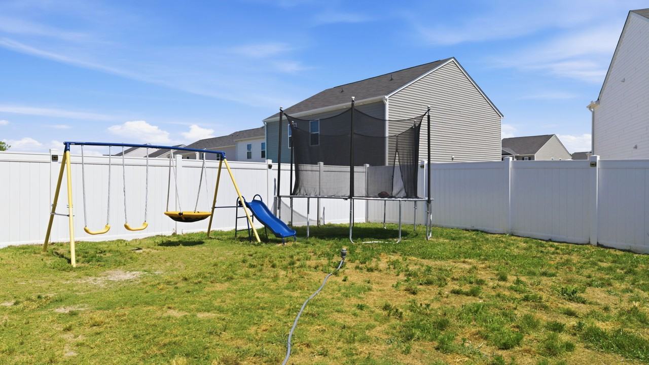 1160 Fowler Dr #1 - Photo 5 of 39