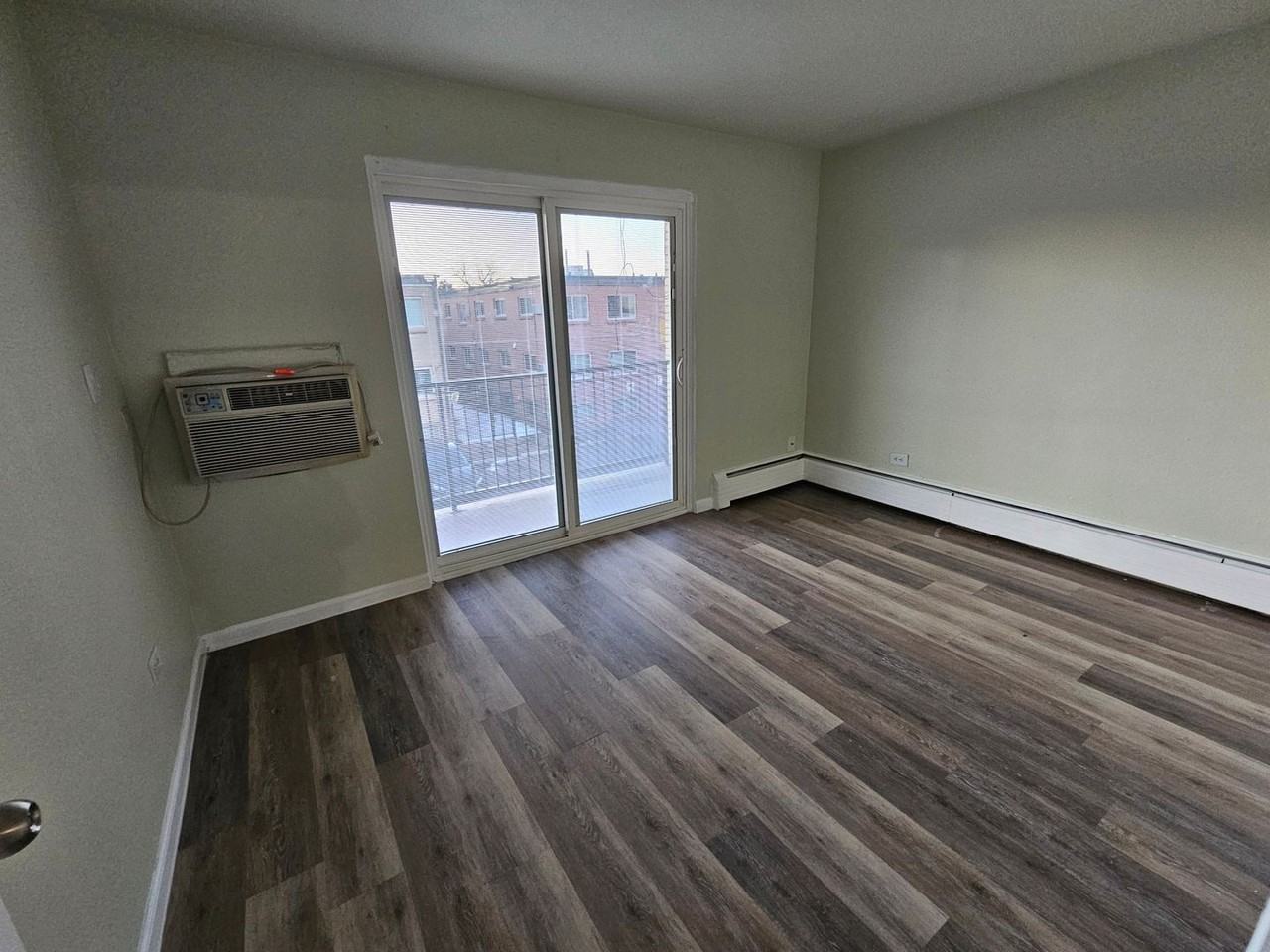 1415 Yosemite Plainsman Apartments (1 and 2 Bedroom Units) - Photo 3 of 22