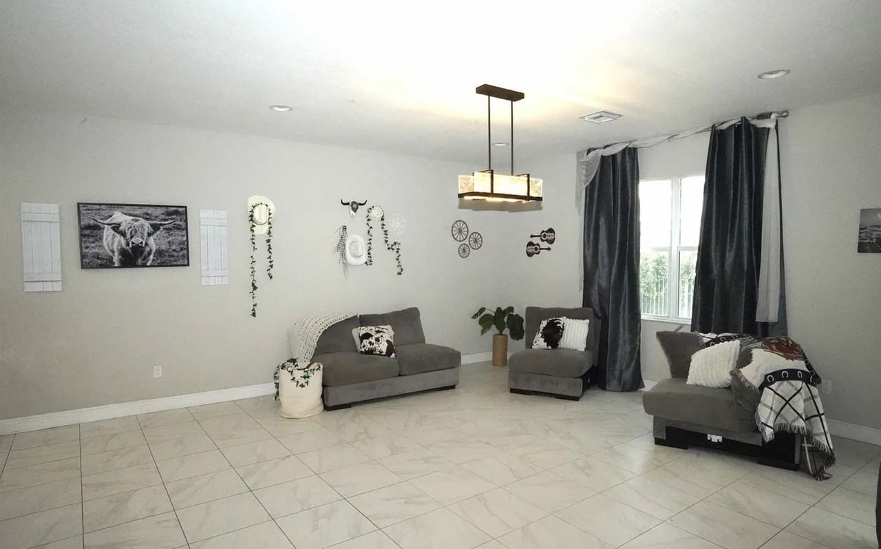 1271 Nw Leonardo Cir #1 - Photo 3 of 23
