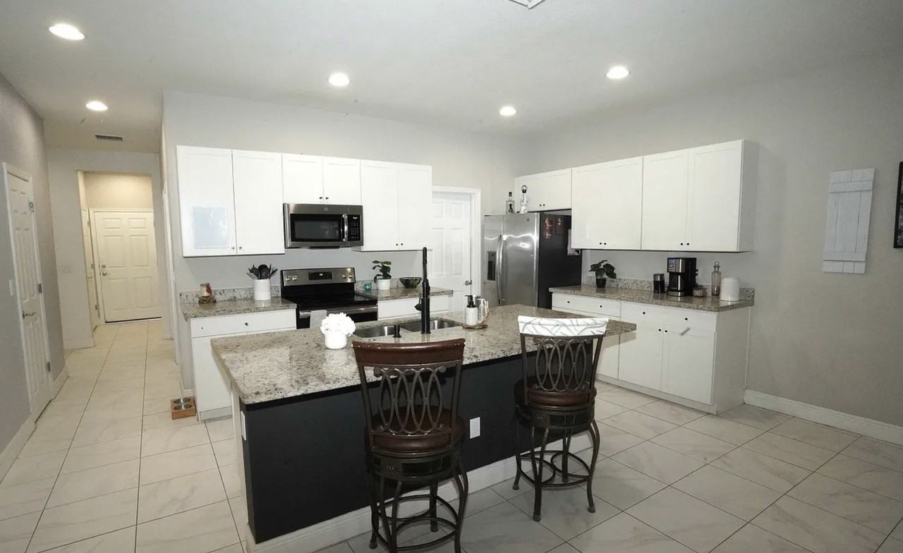 1271 Nw Leonardo Cir #1 - Photo 5 of 23