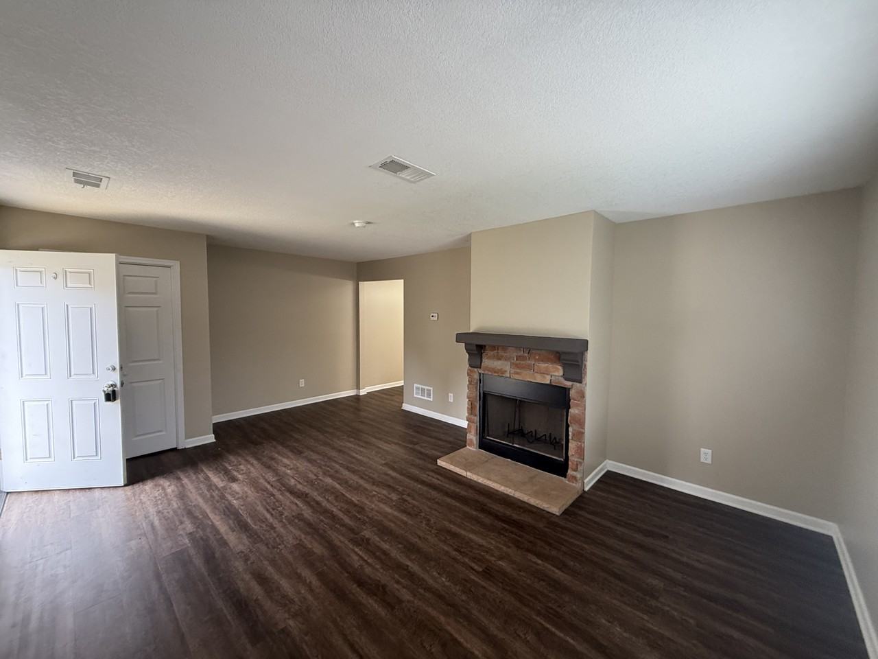 8135 N Stoddard Ave - Photo 3 of 16