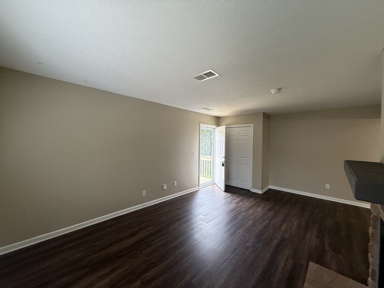 8135 N Stoddard Ave - Photo 4 of 16