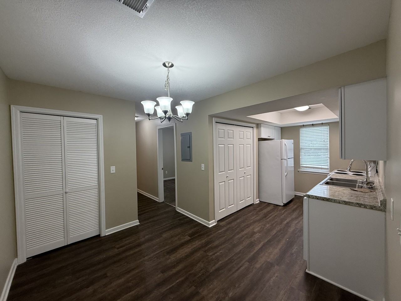 8135 N Stoddard Ave - Photo 7 of 16