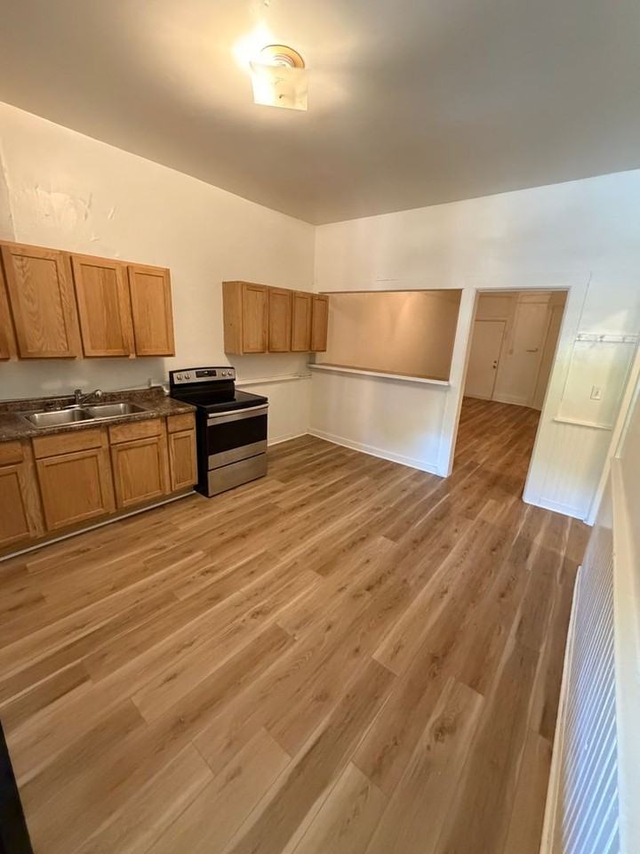 118/120 E Huron - Photo 6 of 38
