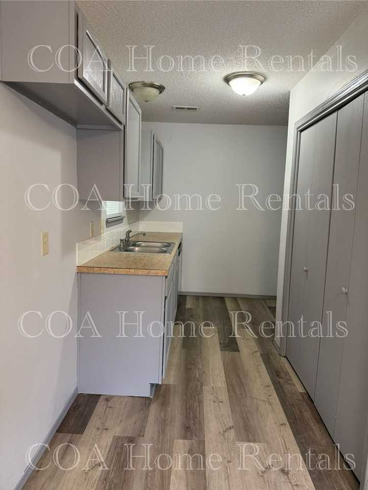 1249 N Minnesota Ave - Photo 3 of 10