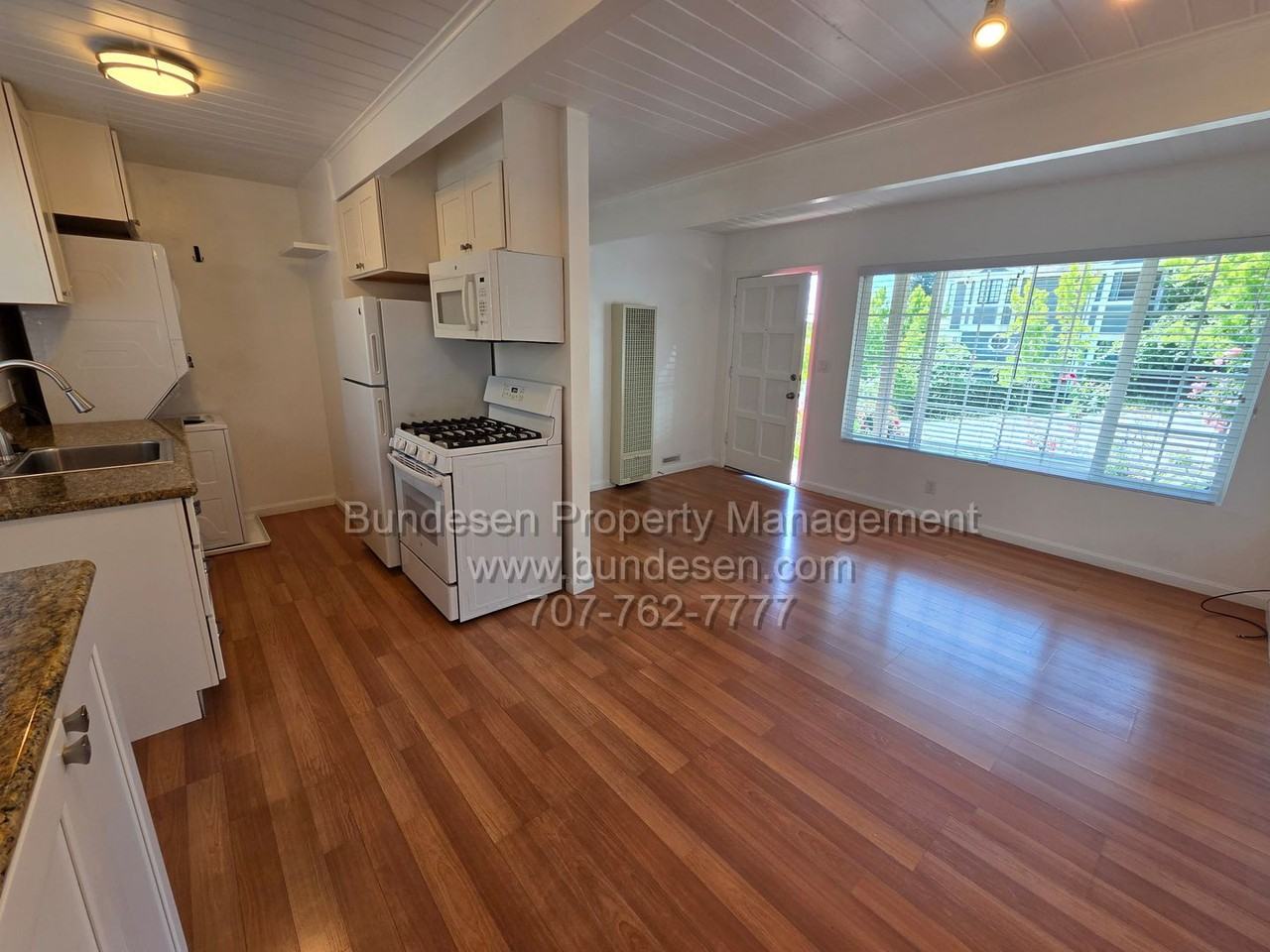 104 Kent St - Photo 3 of 12