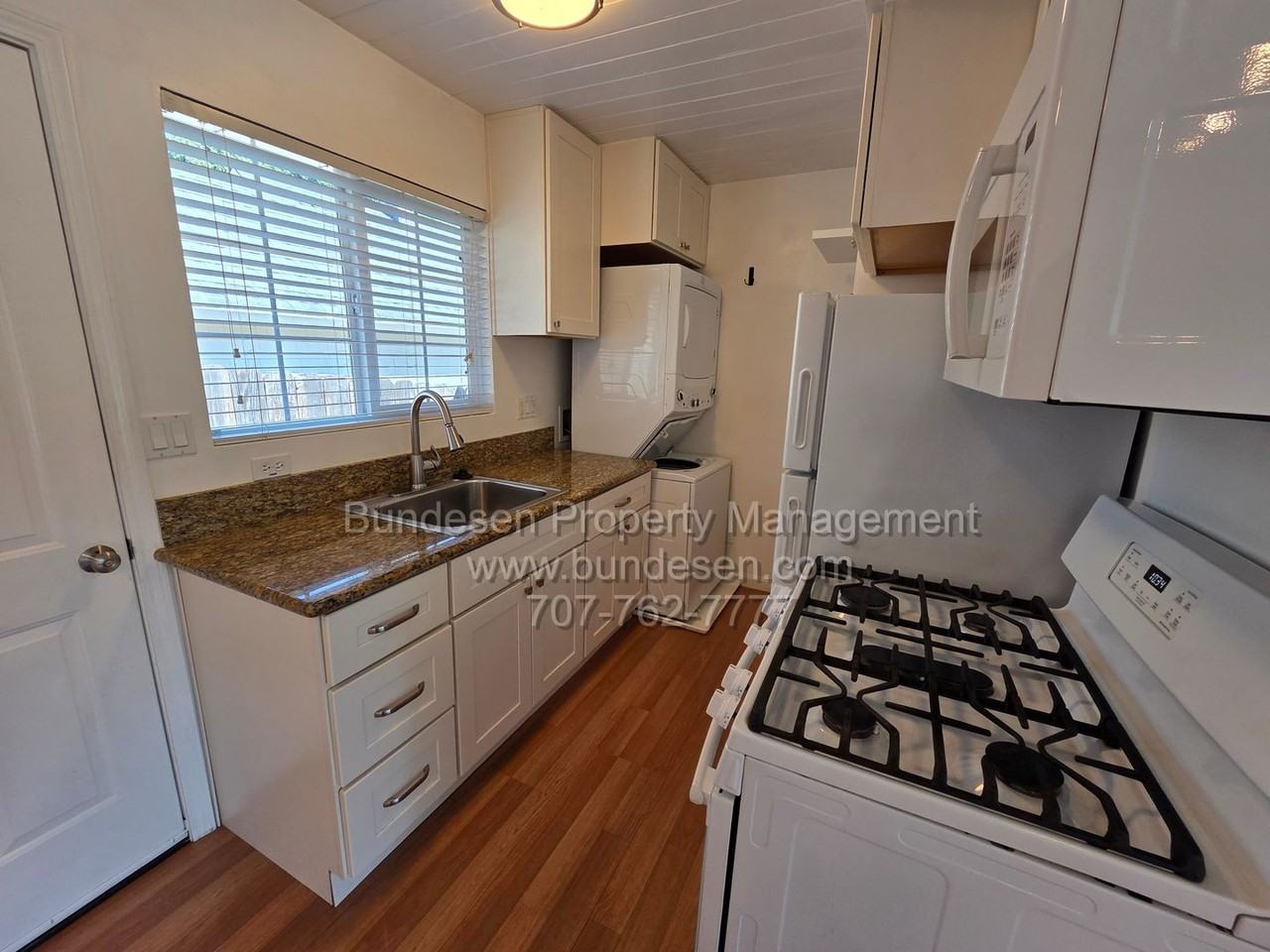 104 Kent St - Photo 4 of 12