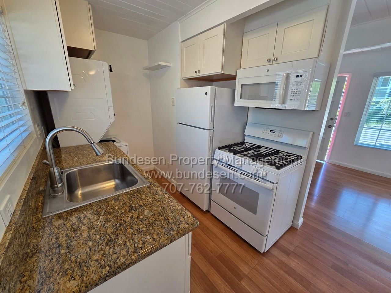 104 Kent St - Photo 5 of 12