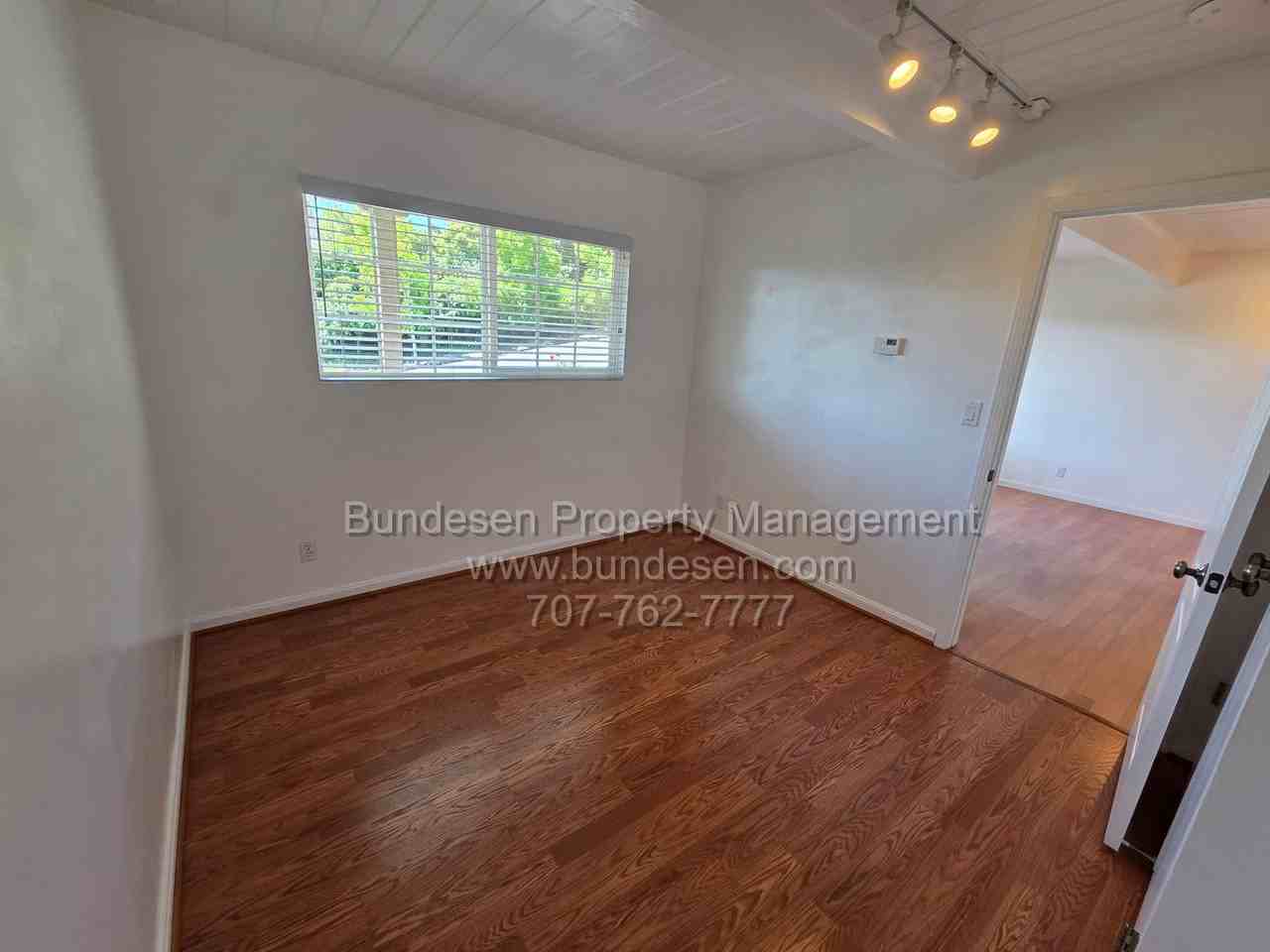 104 Kent St - Photo 6 of 12
