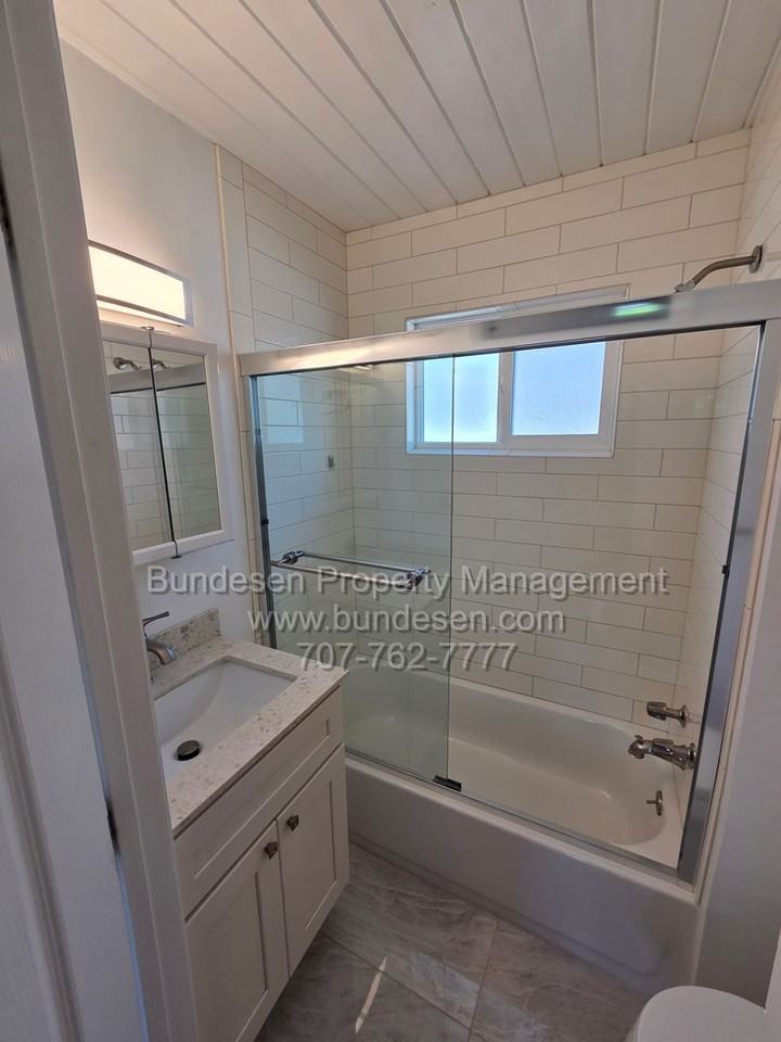 104 Kent St - Photo 7 of 12